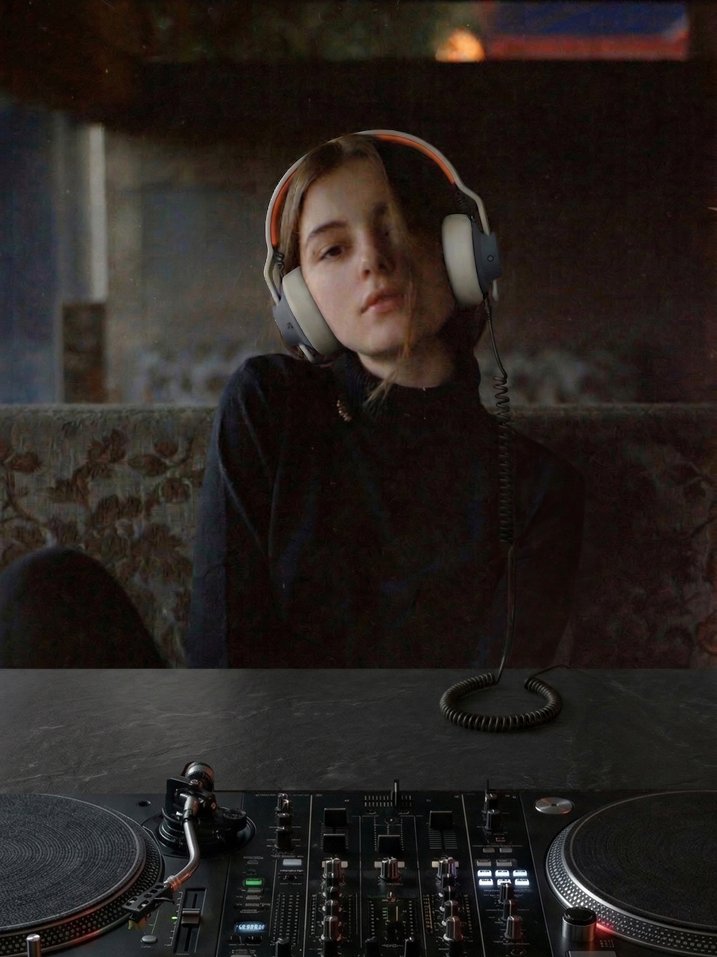 Female DJ — Ambient Set